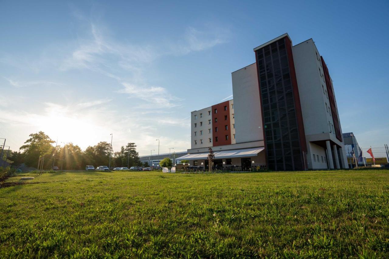 Ibis Hotel Plzeň Buitenkant foto