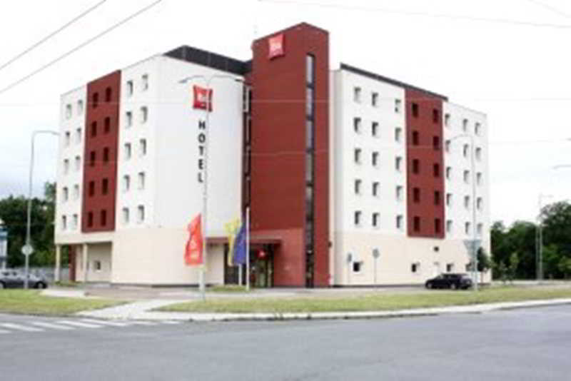 Ibis Hotel Plzeň Buitenkant foto