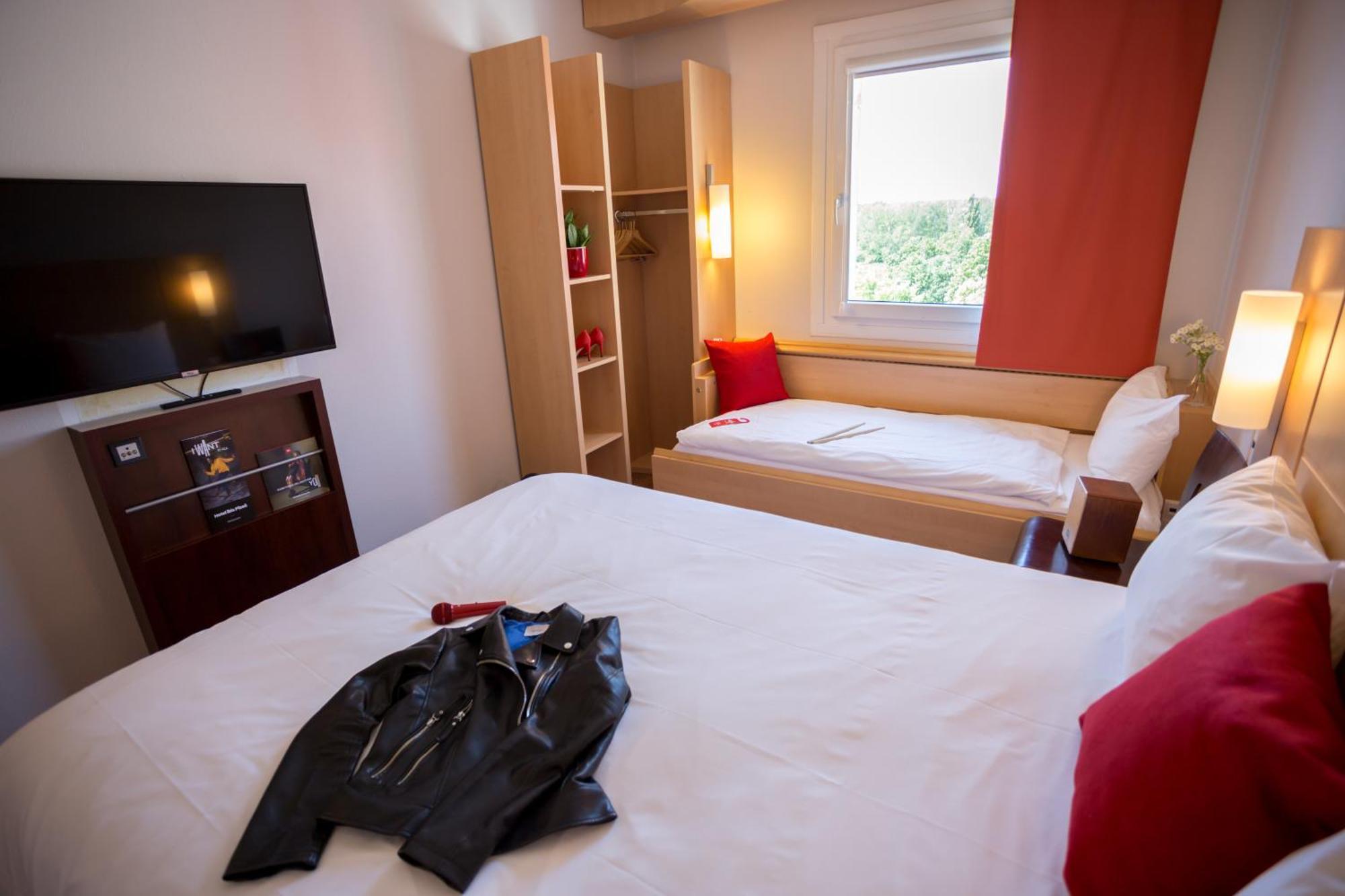 Ibis Hotel Plzeň Buitenkant foto