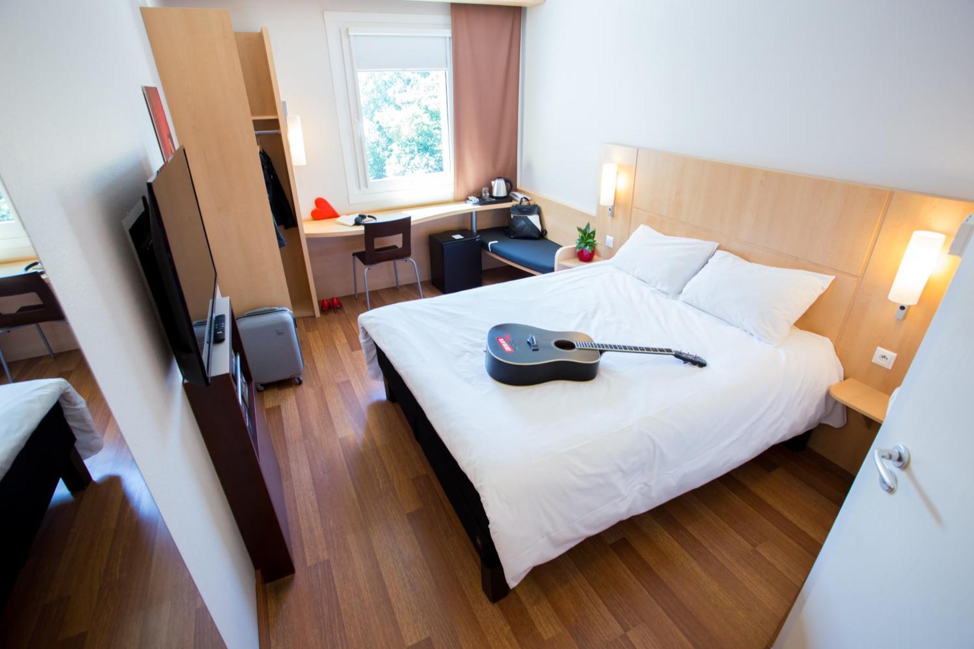 Ibis Hotel Plzeň Buitenkant foto